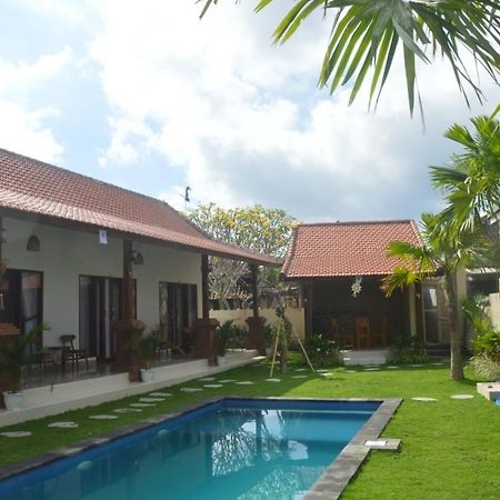 Wiryaroja Guest House チャングー エクステリア 写真