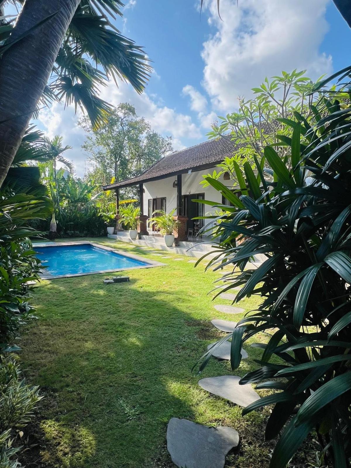 Wiryaroja Guest House チャングー エクステリア 写真