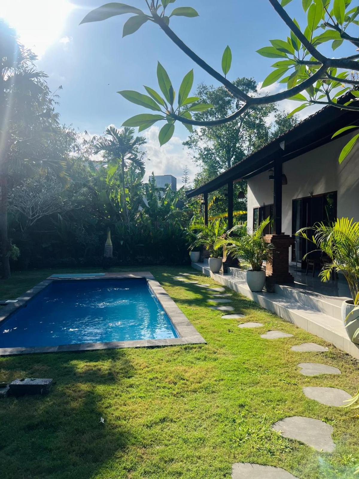 Wiryaroja Guest House チャングー エクステリア 写真