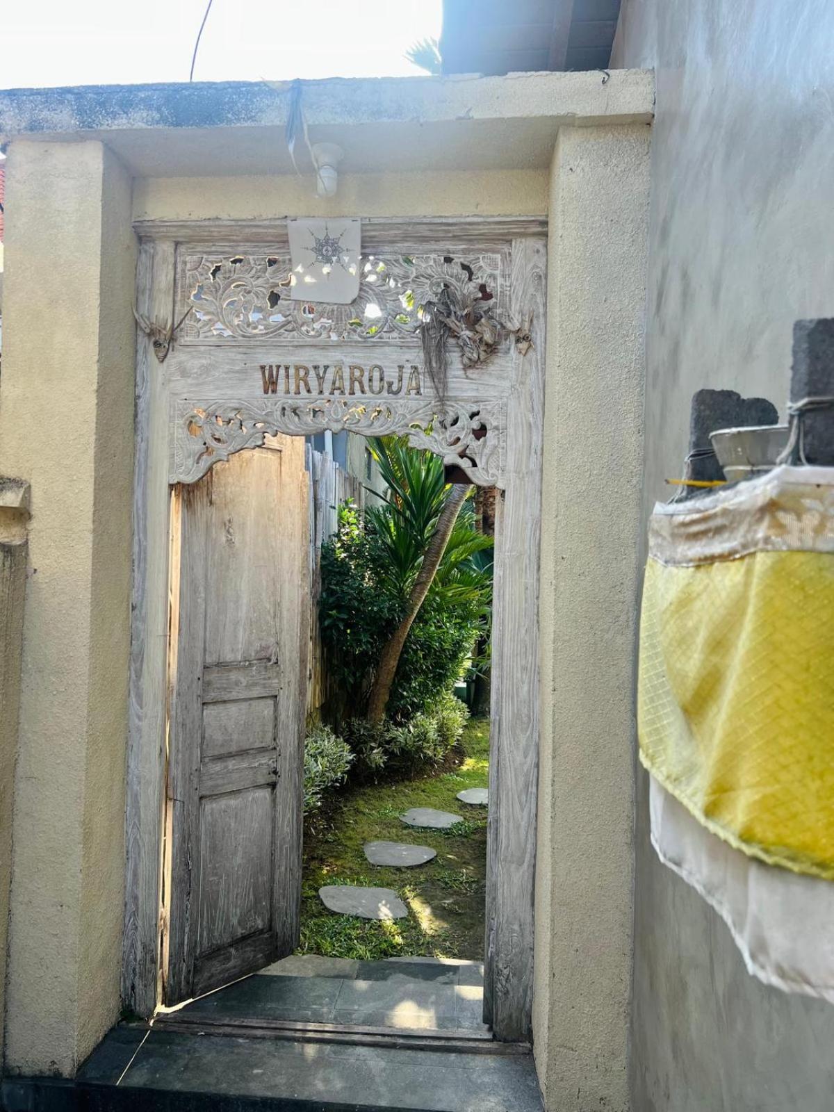 Wiryaroja Guest House チャングー エクステリア 写真